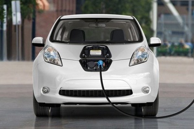 Bộ Tài chính đề xuất không thu lệ phí trước bạ với ô tô điện chạy pin trong 3 năm