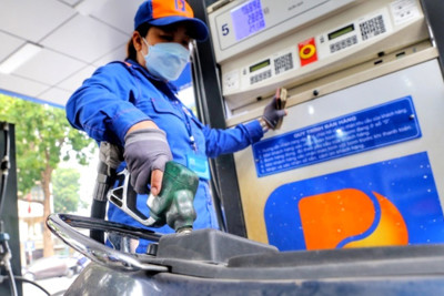 Chi phí đưa xăng dầu từ nước ngoài về Việt Nam đã điều chỉnh đúng thực tế 