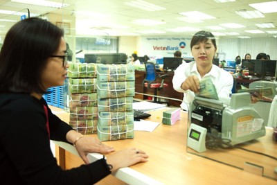 Giảm lãi suất ngắn hạn là chưa đủ