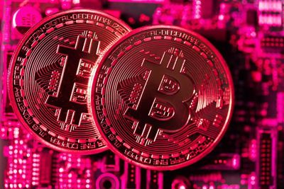 Bitcoin khởi đầu tháng 12 với mức giảm 8%