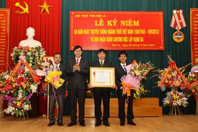 Chi cục Thuế Mường La  Xứng đáng với phần thưởng cao quý