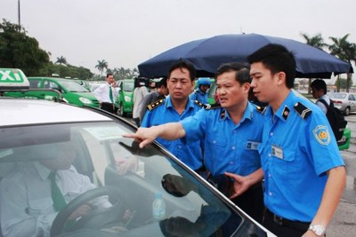 Kinh doanh vận tải ở Hà Nội: Nhìn đâu cũng thấy sai phạm