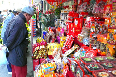  Cận Tết: Sức mua "lạnh", giá cả lại tăng "nóng"