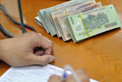 Khách hàng đang lép vế trong hợp đồng với ngân hàng