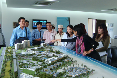 Thị trường bất động sản: “Bỏ quên”... môi giới