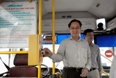  Từ 6/10, Hà Nội sẽ thí điểm dùng vé tháng điện tử xe buýt