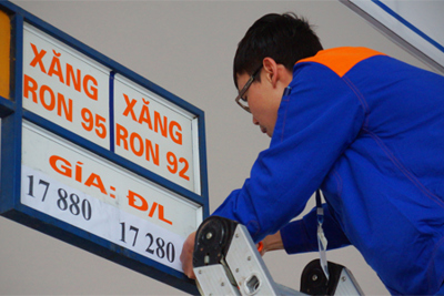 Tăng giá xăng là do diễn biến thị trường thế giới Tăng giá xăng là do diễn biến thị trường thế giới