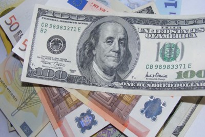 Euro tăng mạnh, USD lao dốc sau lời bình luận của một quan chức ECB Euro tăng mạnh, USD lao dốc sau lời bình luận của một quan chức ECB