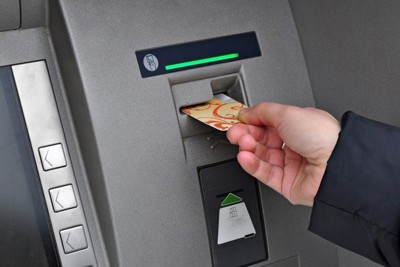 Tăng hạn mức rút tiền tại ATM giảm chi phí cho người dùng