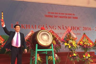 Phó Thủ tướng Vương Đình Huệ dự khai giảng năm học mới tại Nghệ An