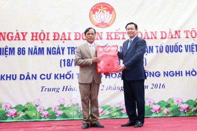 Phấn đấu khối đại đoàn kết toàn dân tộc vững mạnh