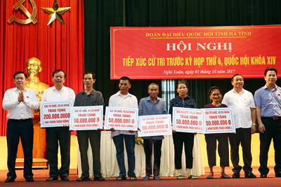 Phó Thủ tướng Vương Đình Huệ tiếp xúc cử tri huyện Hương Sơn và Nghi Xuân