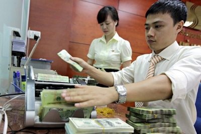 Lãi suất liên ngân hàng thấp "đáng ngạc nhiên" dù đã vào cao điểm cuối năm