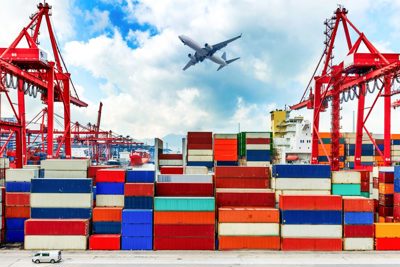 Tháng 4, Việt Nam tiếp tục xuất siêu 700 triệu USD