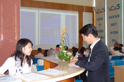 Công ty chứng khoán: Muốn“bán thân” cũng khó