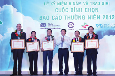 Khôi phục thị trường chứng khoán - kênh dẫn vốn cho kinh tế Việt Nam Khôi phục thị trường chứng khoán - kênh dẫn vốn cho kinh tế Việt Nam