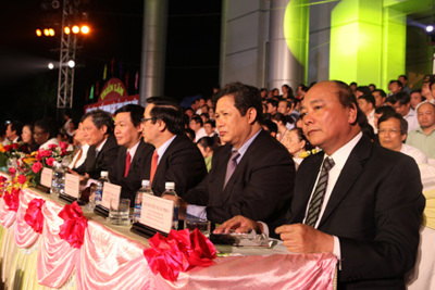 Trưởng Ban Kinh tế Trung ương Vương Đình Huệ tham dự Hội nghị Xúc tiến đầu tư và An sinh xã hội vùng Tây Bắc năm 2013