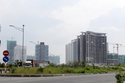 Khối "ngoại" âm thầm săn bất động sản rẻ tại Việt Nam