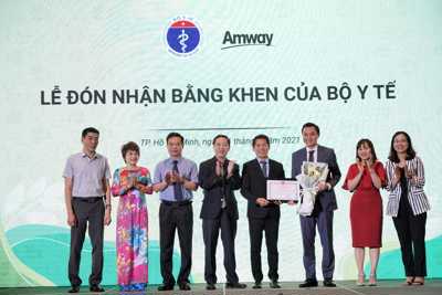 Amway Việt Nam lần thứ 2 đón nhận bằng khen của Bộ Y tế