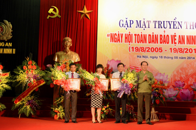 Tham gia tích cực vào bảo vệ an ninh quốc gia