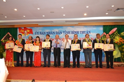 Agribank Bình Thuận nhận chung sức, chung lòng xây dựng Nông thôn mới 