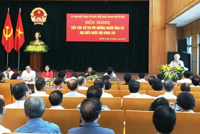 Tổng Bí thư Nguyễn Phú Trọng cùng 4 ứng cử viên đại biểu Quốc hội tiếp xúc cử tri 