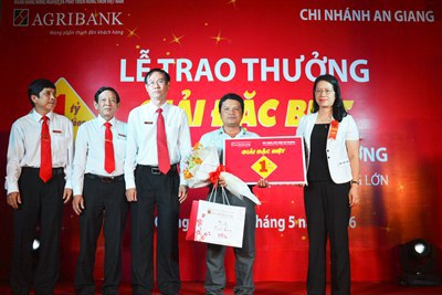 Người bán trái cây trúng thưởng 01 tỷ đồng của Agribank