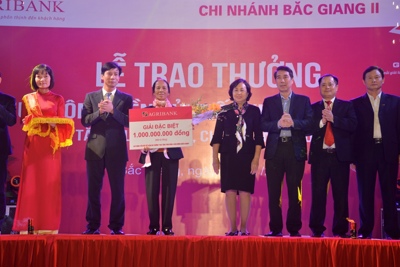 Agribank trao thưởng sổ Tiết kiệm linh hoạt thứ 2 trị giá 01 tỷ đồng