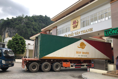 Hàng nghìn tấn nông sản xuất khẩu qua Lạng Sơn và Lào Cai trong dịp Tết