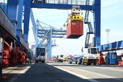 Tổng trị giá xuất nhập khẩu hàng hóa của Việt Nam đạt hơn 32 tỷ USD