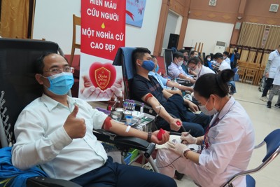 BHXH Việt Nam tổ chức hiến máu tình nguyện “Hiến máu an toàn - đừng ngại Covid”