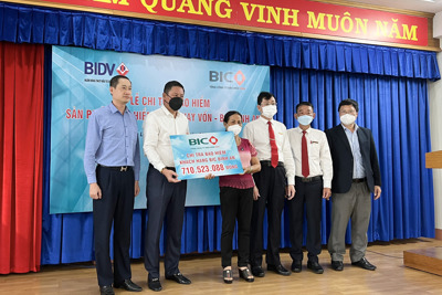 BIC trao hơn 710 triệu đồng tiền bảo hiểm người vay vốn cho khách hàng tại Lâm Đồng