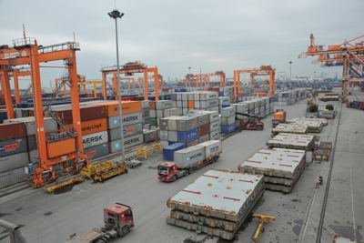 4 tháng, xuất nhập khẩu hàng hóa của Việt Nam ước đạt hơn 242 tỷ USD