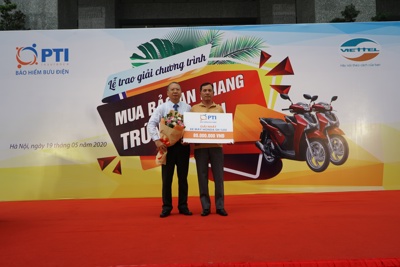 PTI trao thưởng xe máy SH cho khách hàng