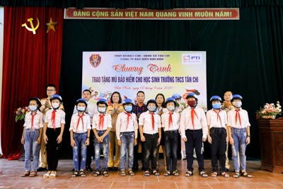 PTI trao tặng mũ bảo hiểm cho học sinh tỉnh Bắc Ninh