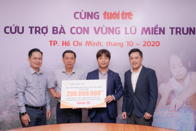 Hanwha Life Việt Nam ủng hộ 200 triệu đồng hỗ trợ người dân miền Trung 