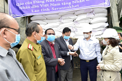 Xuất cấp 1.000 tấn gạo dự trữ hỗ trợ nhân Lào khắc phục hậu quả thiên tai