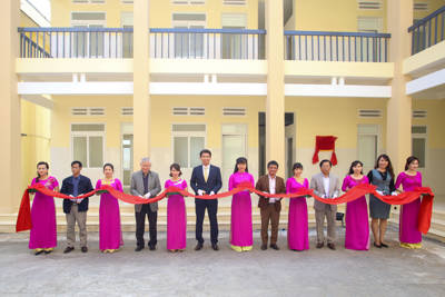 Hanwha Life Việt Nam trao tặng Phòng khám Khoa Nhi – Sản khoa tại tỉnh Đắk Lắk