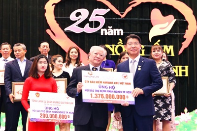 Tổng Giám đốc Hanwha Life Việt Nam nhận “Huy hiệu TP. Hồ Chí Minh”