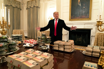 [Video] Đam mê đồ ăn nhanh khiến Trump mở tiệc burger tại Nhà Trắng