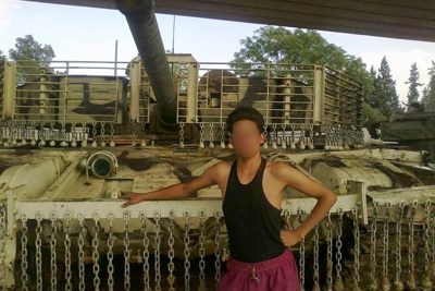 Những chiếc xe tăng T-72 được "độ chế" vỏ giáp siêu độc đáo của Quân đội Syria