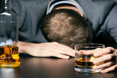[Video] Tại sao người say rượu khi tỉnh lại thường không nhớ gì?