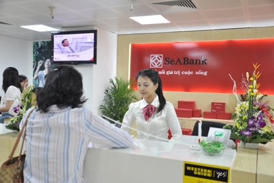 Ngân hàng Nhà nước trao tặng cờ thi đua, bằng khen cho SeABank