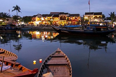 Việt Nam đẹp yên bình qua ống kính du khách Tây