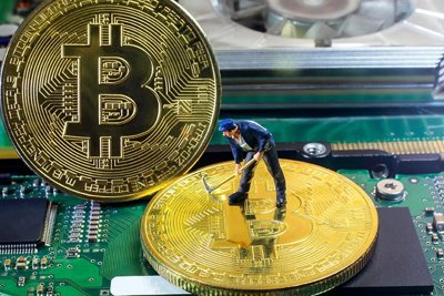 [Infographic] Bitcoin được “đào” như thế nào?