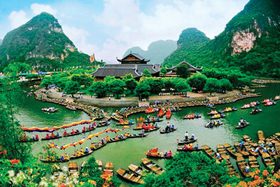 Hàng loạt điểm du lịch “hút khách” khi xuân về