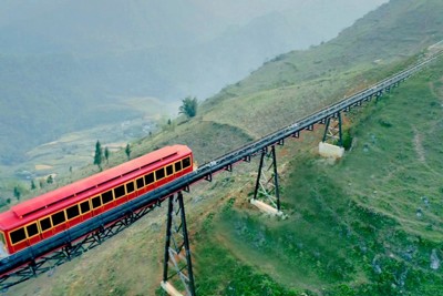 Từ 31/3/2018, Sa Pa có tuyến tàu hỏa leo núi hiện đại bậc nhất Việt Nam