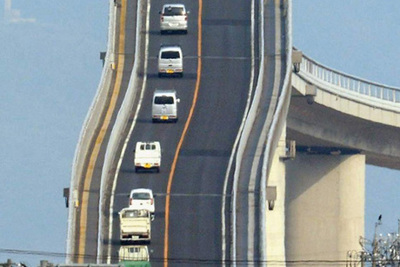 Cây cầu ở Nhật khiến nhiều người toát mồ hôi khi nhìn
