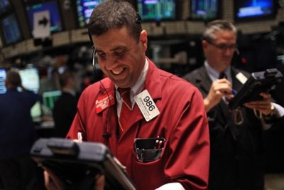 Fed xoa dịu nỗi lo nâng lãi suất, chứng khoán Mỹ nhảy vọt