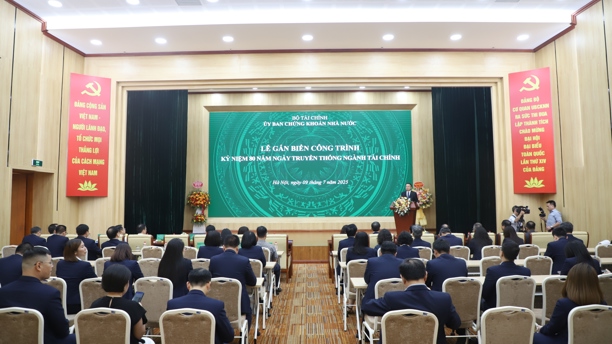 VIDEO: Trụ sở mới Ủy ban Chứng khoán Nhà nước – Biểu tượng hiện đại của ngành Tài chính VIDEO: Trụ sở mới Ủy ban Chứng khoán Nhà nước – Biểu tượng hiện đại của ngành Tài chính